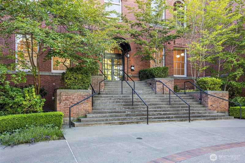 1401 5th Avenue W 305