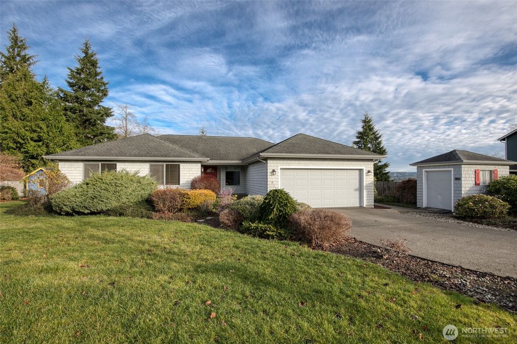 Photo of 912 Bell Drive, Cosmopolis, WA 98537 (MLS # 2458370)