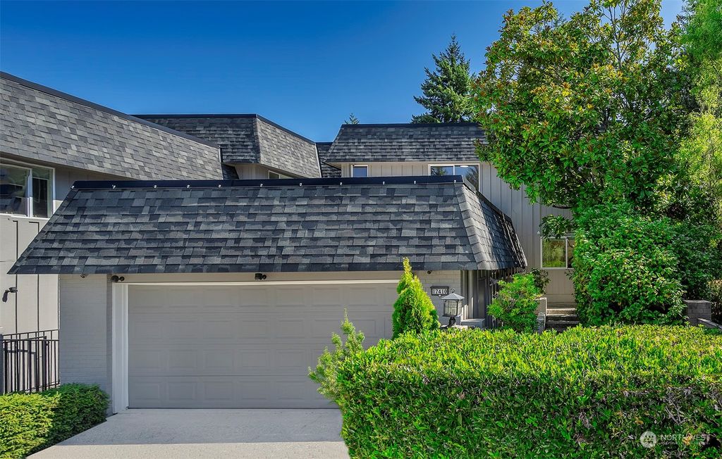 Photo of 17410 NE 27th Street, Redmond, WA 98052 (MLS # 2145227)