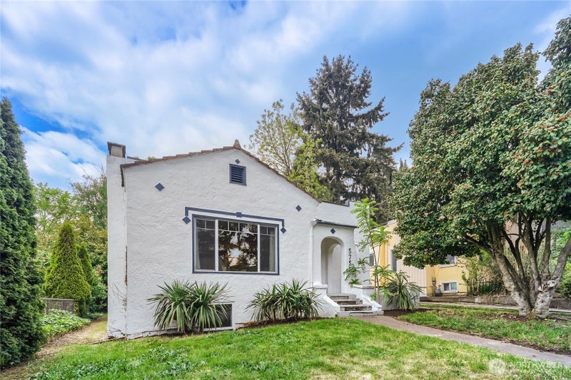 5755 25th Avenue NE