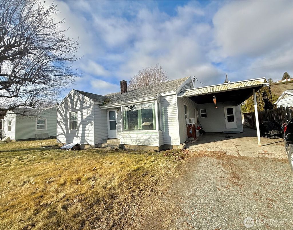 Photo of 965 3rd Avenue N, Okanogan, WA 98840 (MLS # 2475170)