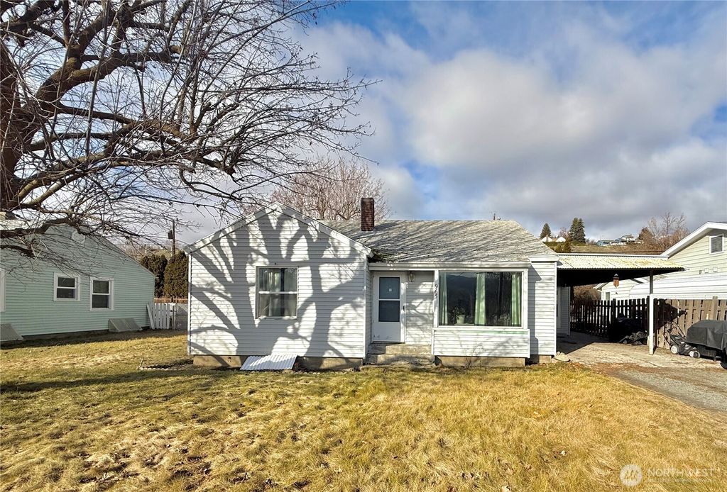 Photo of 965 3rd Avenue N, Okanogan, WA 98840 (MLS # 2475170)