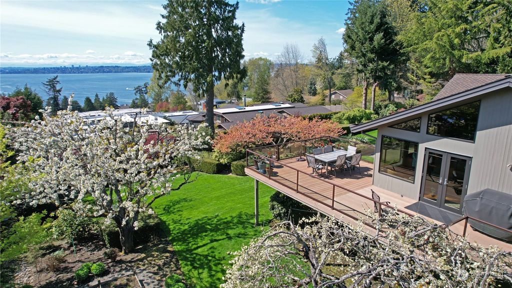 Photo of 10503 NE 53rd Street, Kirkland, WA 98033 (MLS # 2066761)