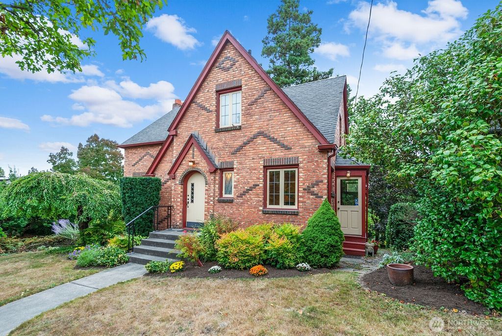 Photo of 1226 25th Avenue E, Seattle, WA 98112 (MLS # 2506930)