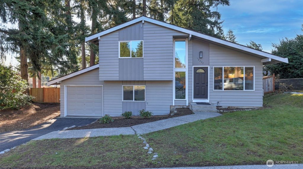 Photo of 12227 NE 137th Place, Kirkland, WA 98034 (MLS # 2502465)
