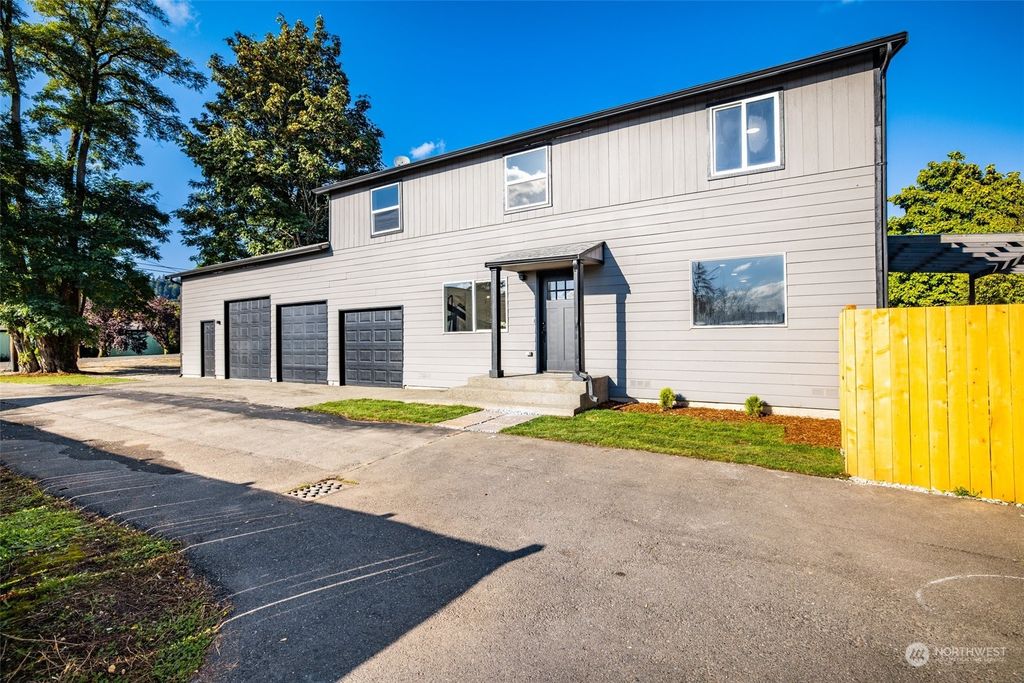 Photo of 132 Seattle Boulevard S, Algona, WA 98001 (MLS # 2300716)