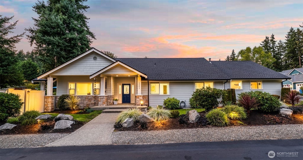 Photo of 1007 119th Street NW, Gig Harbor, WA 98332 (MLS # 2580916)