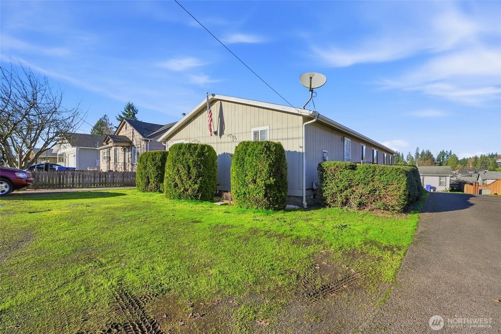 Photo of 1003 Lord Street, Kelso, WA 98626 (MLS # 2469433)