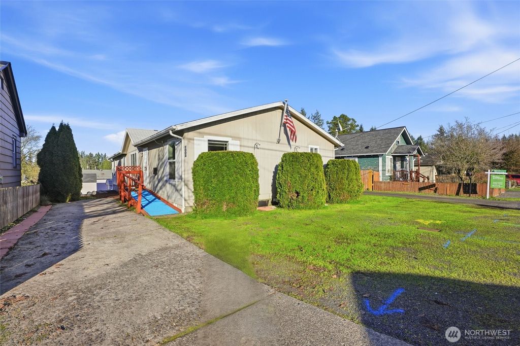 Photo of 1003 Lord Street, Kelso, WA 98626 (MLS # 2469433)