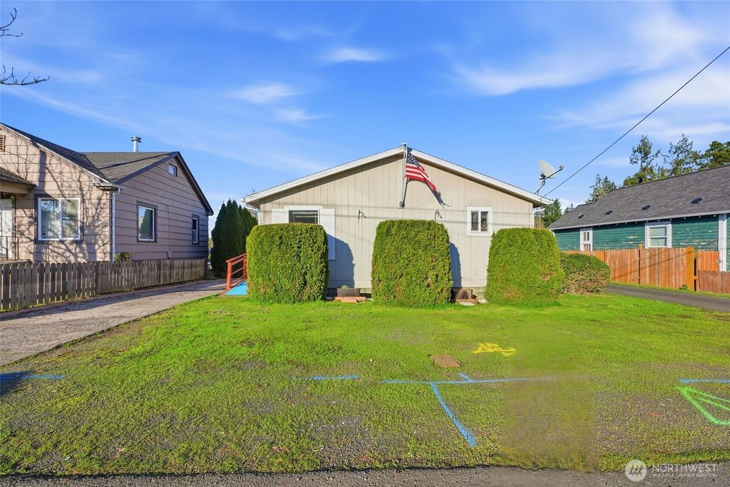 Photo of 1003 Lord Street, Kelso, WA 98626 (MLS # 2469433)
