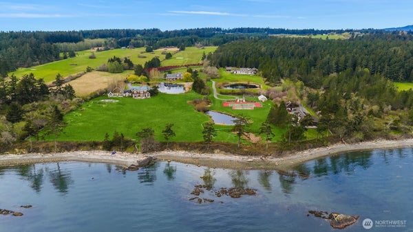 R AVE, ANACORTES, WA 98221 - Image d06b3a69adbffd79d76fe9ffeaf3ea4d/590252277