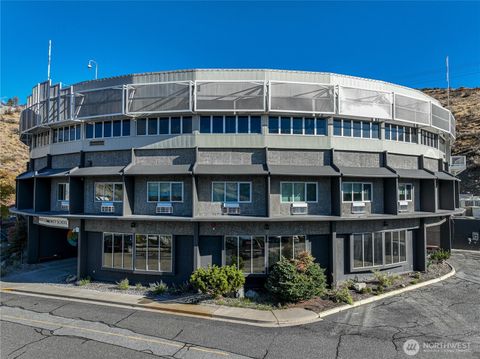 Photo of 503 E Highland Ave Ave #218, Chelan, WA 98816 (MLS # 2502656)