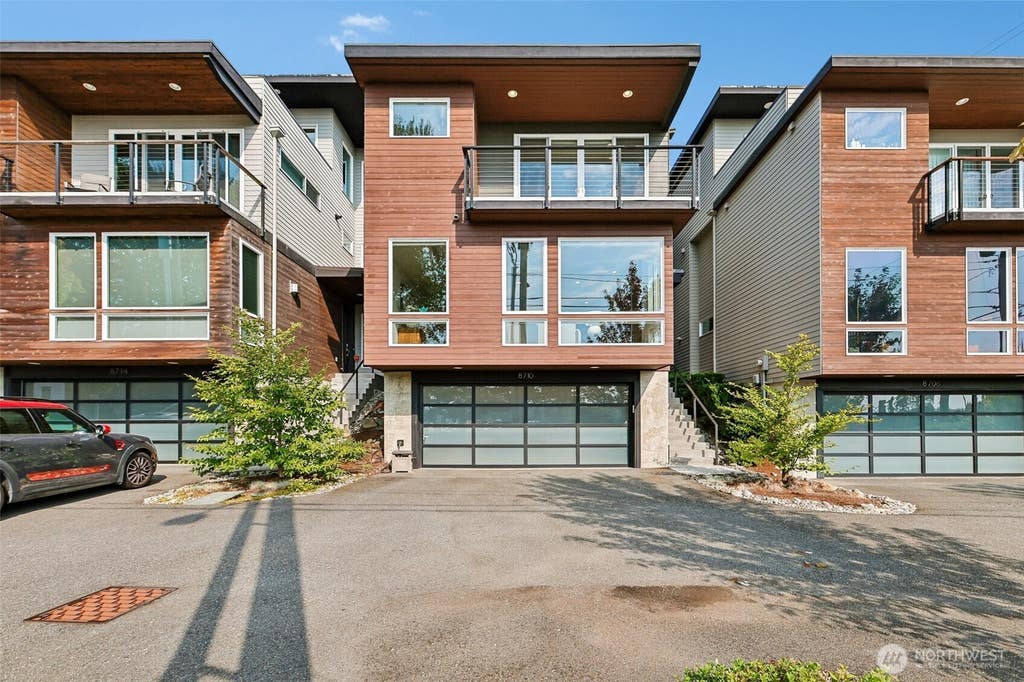 Photo of 8710 112th Avenue NE, Kirkland, WA 98033 (MLS # 2572474)