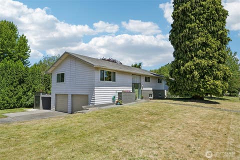Photo of 3002 NE 44th Street, Vancouver, WA 98663 (MLS # 2538387)