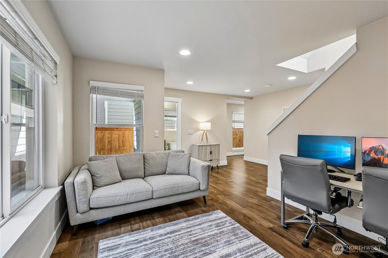 19729 Meridian Place W