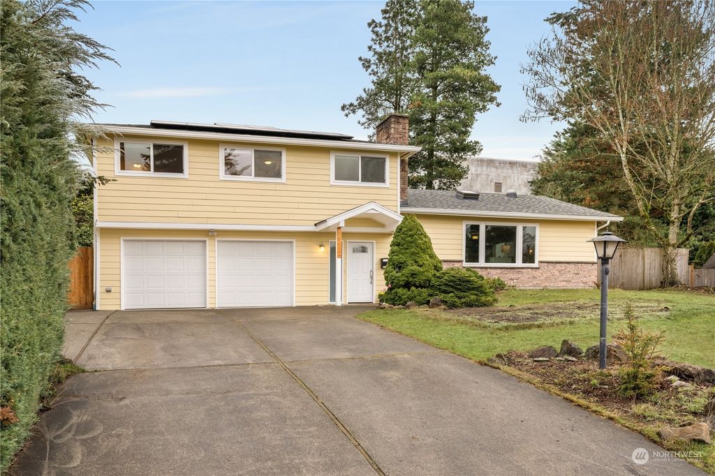 Photo of 16412 4th Avenue NE, Shoreline, WA 98155 (MLS # 2030318)