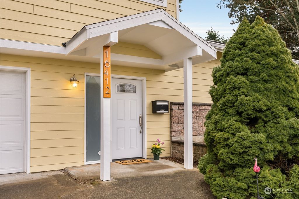 Photo of 16412 4th Avenue NE, Shoreline, WA 98155 (MLS # 2030318)