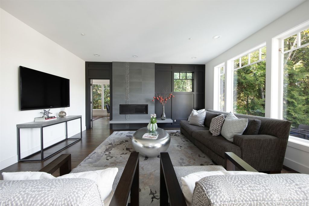 Photo of 9210 SE 33rd Place, Mercer Island, WA 98040 (MLS # 2227154)