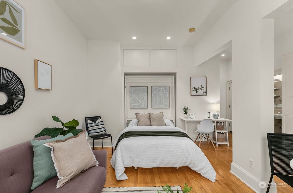 Photo of 22 John St St #22, Seattle, WA 98109 (MLS # 2210030)