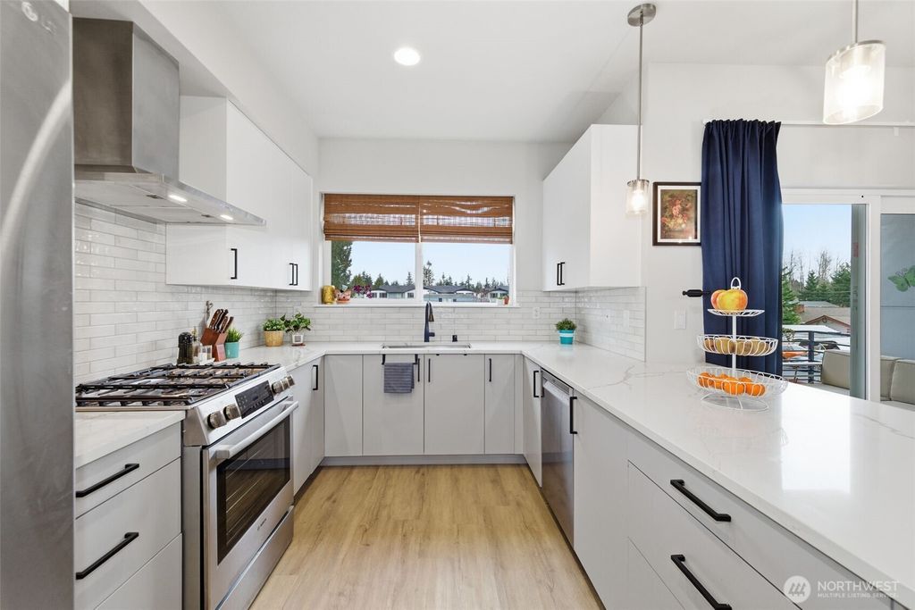 Photo of 806 164th Street SW #B3, Lynnwood, WA 98037 (MLS # 2476622)