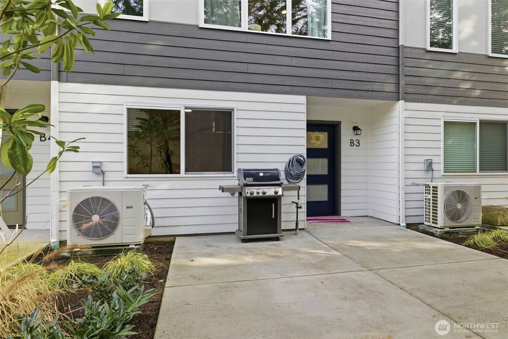 Photo of 806 164th Street SW #B3, Lynnwood, WA 98037 (MLS # 2476622)