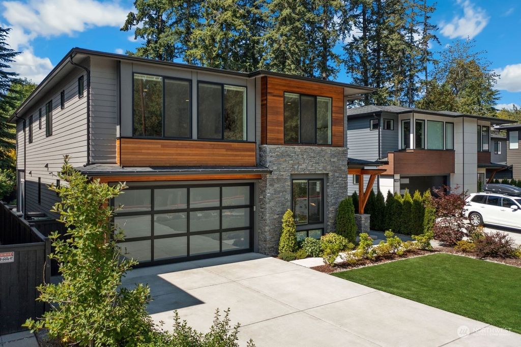 Photo of 11223 114th Place NE, Kirkland, WA 98033 (MLS # 2149045)