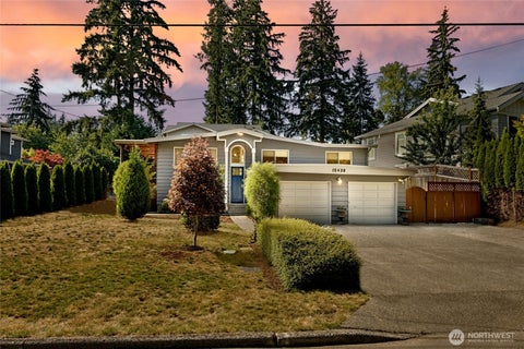 Photo of 15438 SE 42nd Street, Bellevue, WA 98006 (MLS # 2552105)