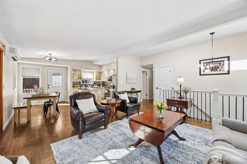 Photo of 15438 SE 42nd Street, Bellevue, WA 98006 (MLS # 2552105)