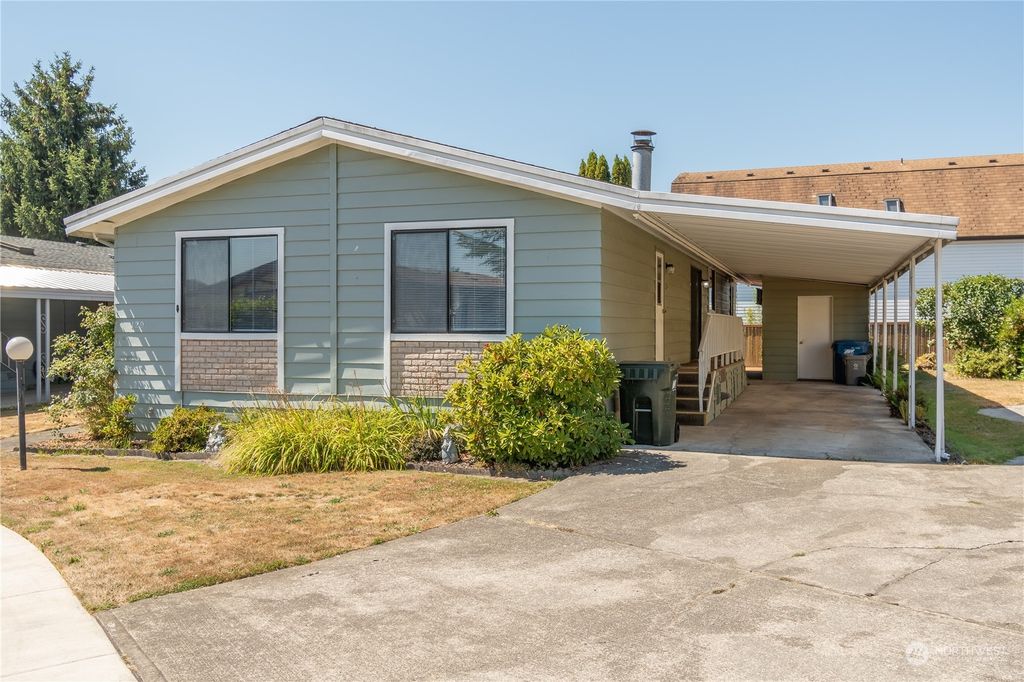 Photo of 11436 SE 208th Street #129, Kent, WA 98031 (MLS # 2151238)