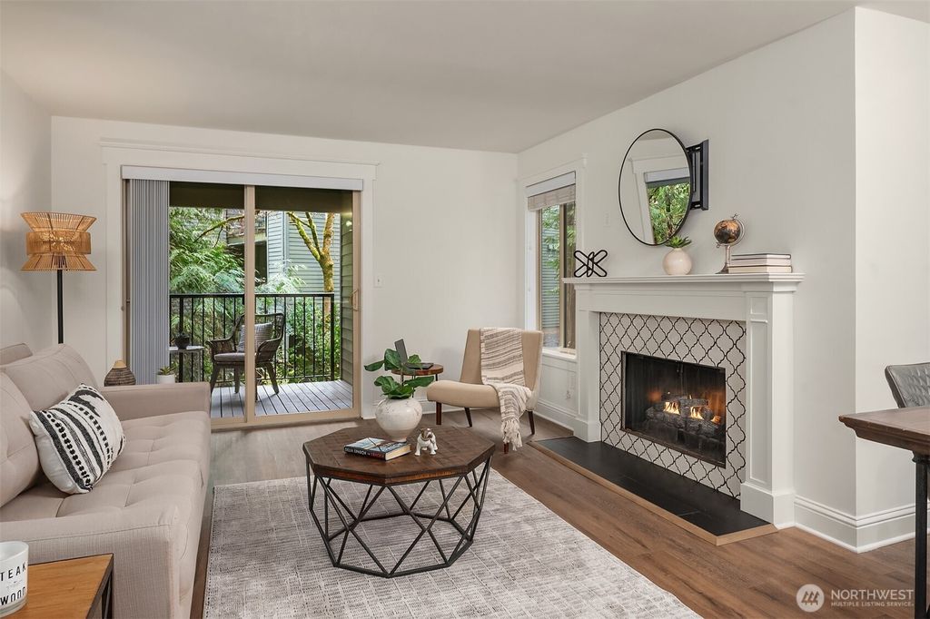 Photo of 14618 NE 81st St St, Redmond, WA 98052 (MLS # 2496834)