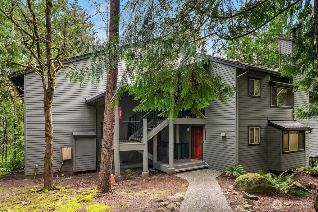 Photo of 14618 NE 81st St St, Redmond, WA 98052 (MLS # 2496834)