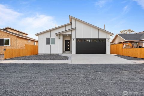 Photo of 715 Buttercup Street, Soap Lake, WA 98851 (MLS # 2406537)