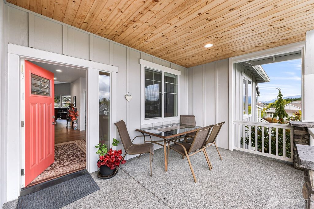 Photo of 12772 Frazier Heights Loop, Burlington, WA 98233 (MLS # 2518641)