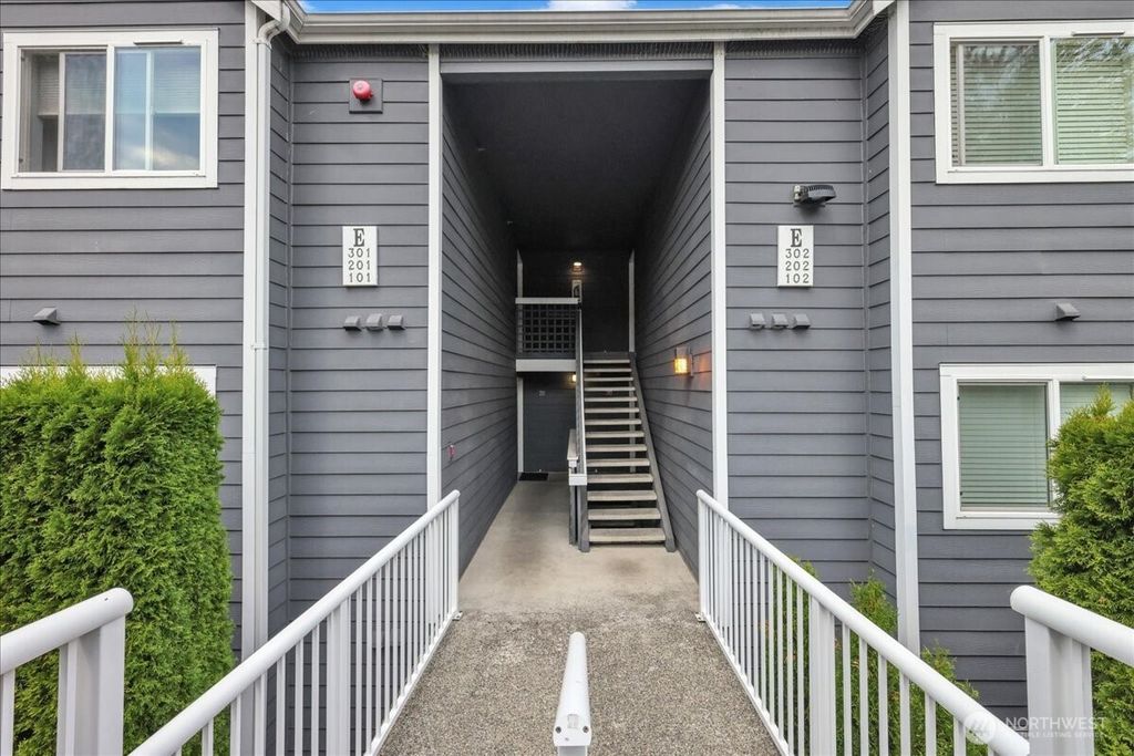 Photo of 12510 109th Ct NE #E101, Kirkland, WA 98034 (MLS # 2426737)