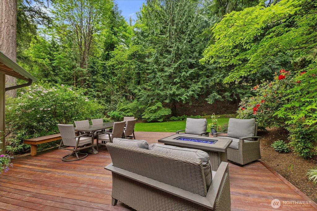 Photo of 1555 Wildwood Boulevard SW, Issaquah, WA 98027 (MLS # 2524438)
