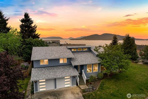 Photo of 4410 San Juan Avenue, Anacortes, WA 98221 (MLS # 2519176)