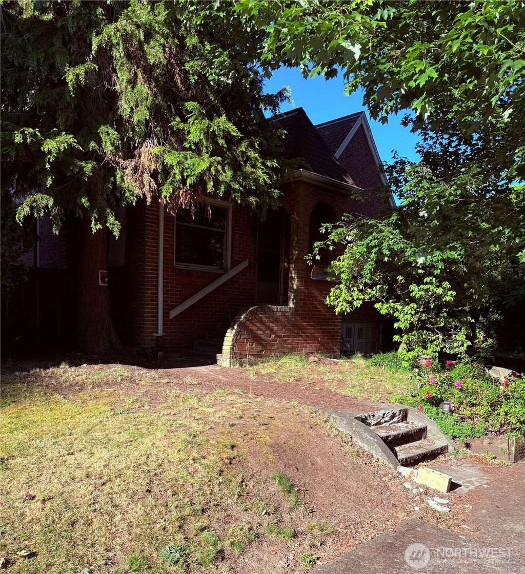 Photo of 1013 NW 80th Street, Seattle, WA 98117 (MLS # 2402736)