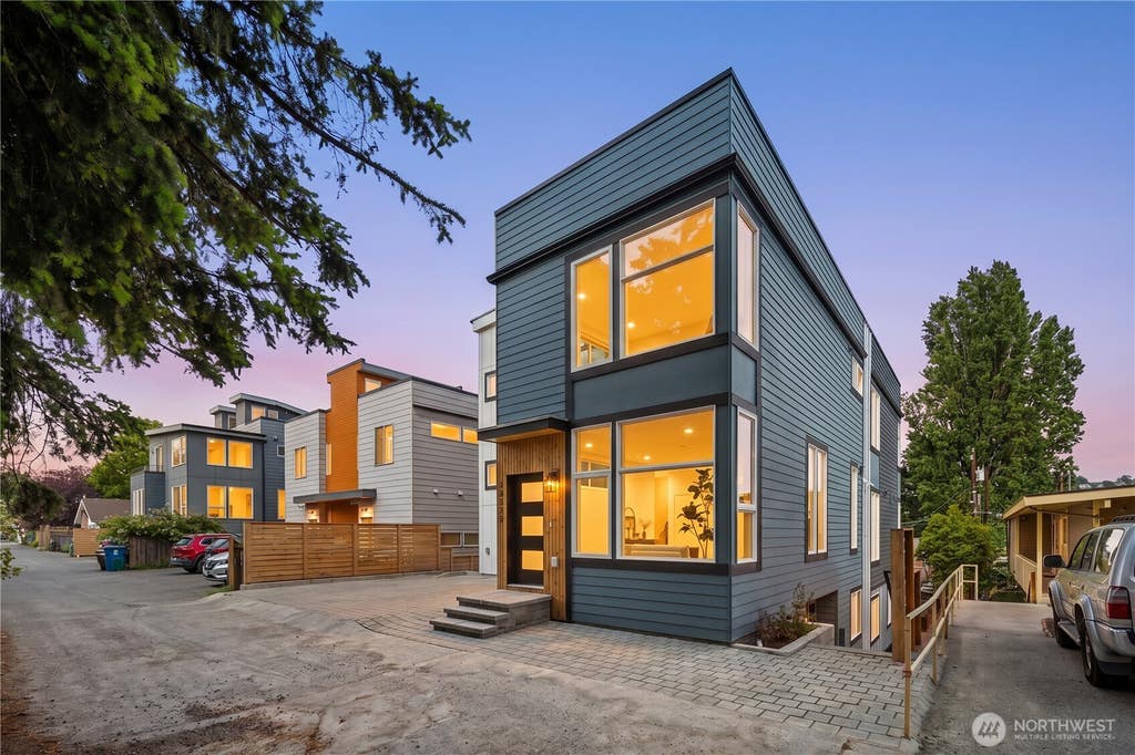 Photo of 3035 A 21st Avenue W, Seattle, WA 98199 (MLS # 2542534)
