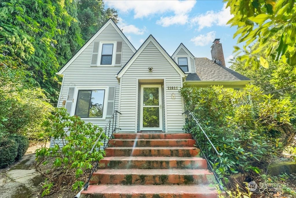 Photo of 11815 SE May Creek Park Drive, Newcastle, WA 98056 (MLS # 2157725)