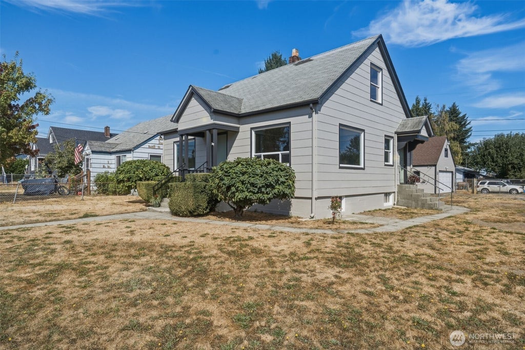 Photo of 1709 S 35th Street, Tacoma, WA 98418 (MLS # 2576064)