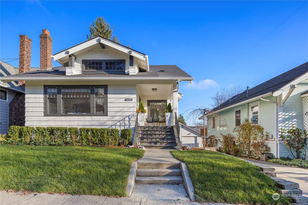 Photo of 4014 1st Avenue NE, Seattle, WA 98105 (MLS # 2304155)
