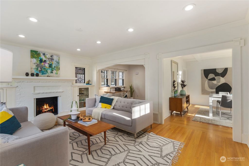 Photo of 4014 1st Avenue NE, Seattle, WA 98105 (MLS # 2304155)