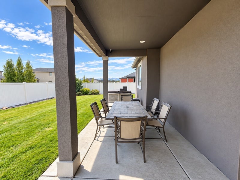 1515 E Palos Verdes Lane