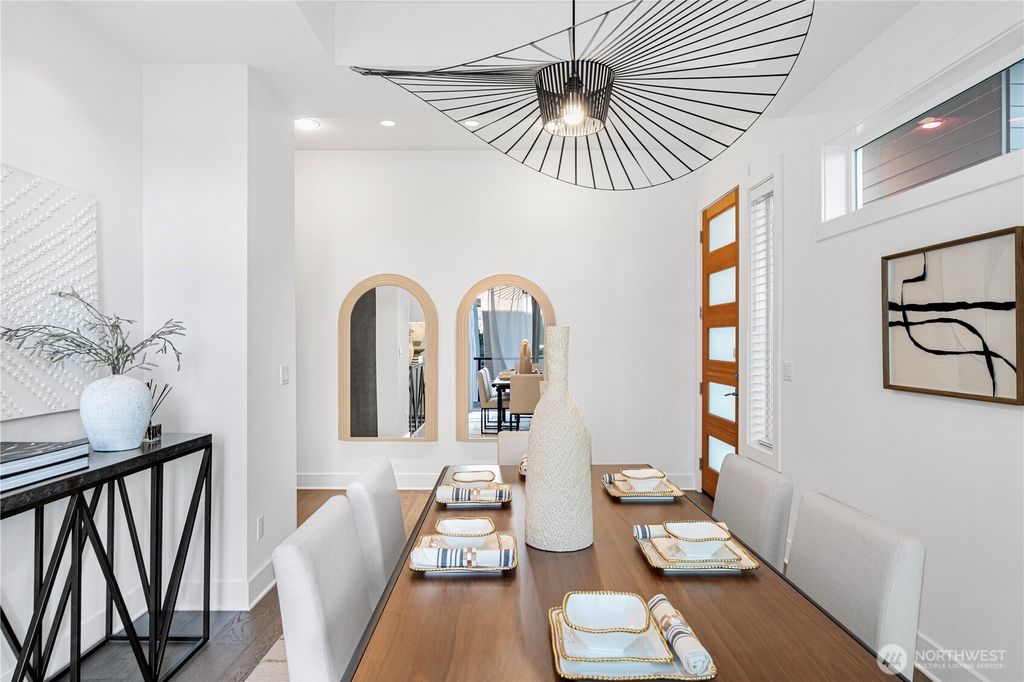 Photo of 215 4th Court S #8, Kirkland, WA 98033 (MLS # 2470186)