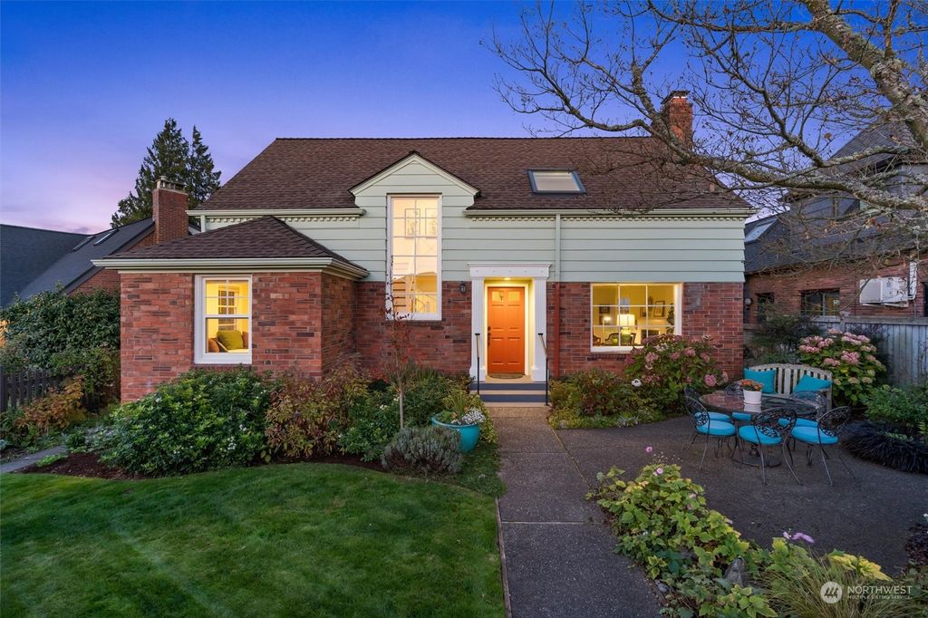 Photo of 2500 38th Avenue W, Seattle, WA 98199 (MLS # 2194221)