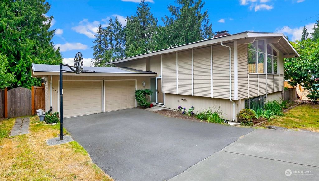 Photo of 7638 139th Place NE, Redmond, WA 98052 (MLS # 2147948)
