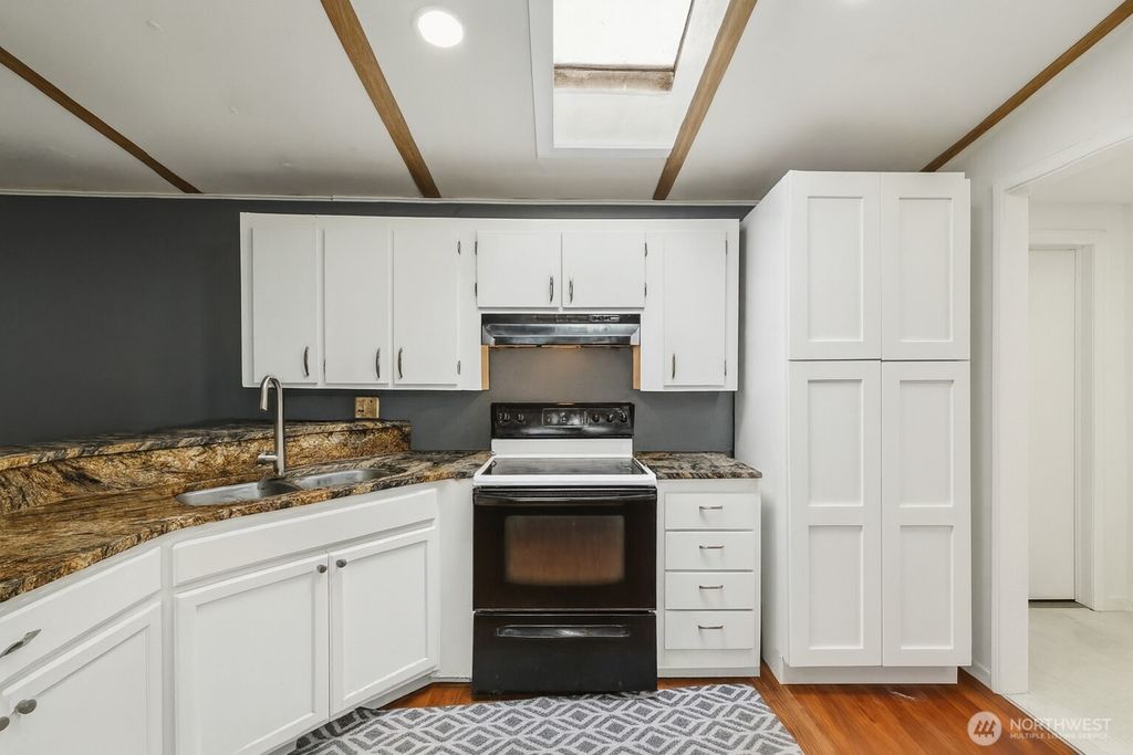 Photo of 827 W Valley Hway Hwy #57, Kent, WA 98032 (MLS # 2422836)