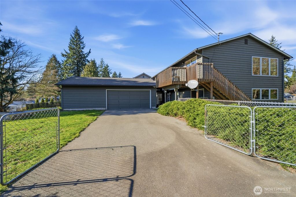 Photo of 6406 191st Street SW, Lynnwood, WA 98036 (MLS # 2480984)