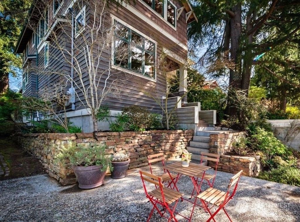 Photo of 1718 34th Avenue, Seattle, WA 98122 (MLS # 2213213)