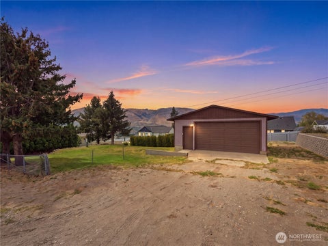 Photo of 830 S Nancy Avenue, East Wenatchee, WA 98802 (MLS # 2582698)